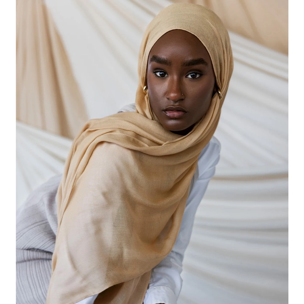 Vela scarves natural stone